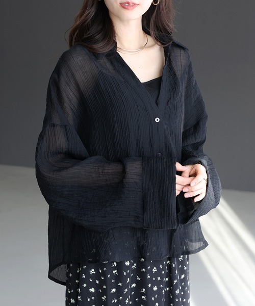 Aletta vita(アレッタビータ)の「シワ加工スキッパー前開きシャツ(シャツ/ブラウス・レディース・ブラック/オフホワイト・M)」の13枚目の写真