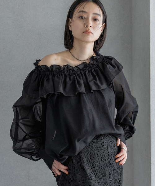 A part by(アパートバイ)の「オフショルブラウス(シャツ/ブラウス・レディース・ブラック/オフホワイト/ライトグリーン・FREE)」の3枚目の写真