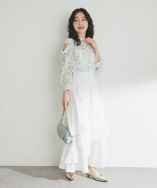 La boutique BonBon(ラブティックボンボン)の「フラワープリントカットジャガードオープンショルダーブラウス(シャツ/ブラウス・レディース・オフホワイト/ネイビー・FREE)」の22枚目の写真