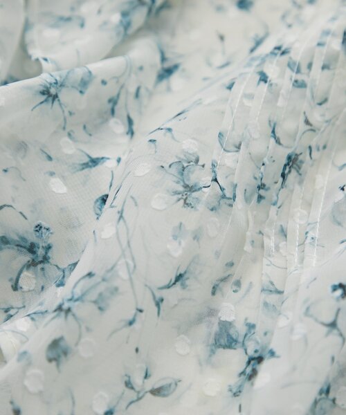 La boutique BonBon(ラブティックボンボン)の「【最強モテ】フラワープリントカットジャガードオープンショルダーブラウス(シャツ/ブラウス・レディース・オフホワイト/ネイビー・FREE)」の22枚目の写真