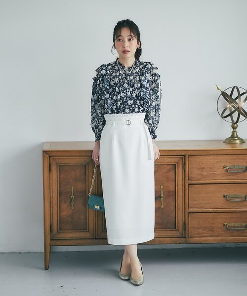 La boutique BonBon(ラブティックボンボン)の「【最強モテ】フラワープリントカットジャガードオープンショルダーブラウス(シャツ/ブラウス・レディース・オフホワイト/ネイビー・FREE)」の14枚目の写真