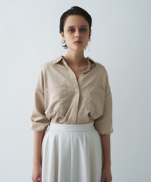 cloenc（クロエンス）の「【手洗い可】サテンスキッパーシャツ（シャツ/ブラウス・レディース・ライトイエロー系/ホワイト/ネイビー/ライトベージュ・02/01）」の2枚目の写真