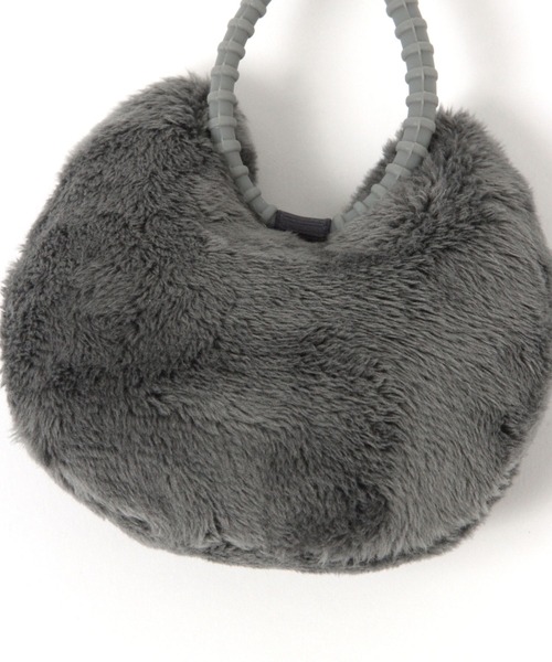 studio CLIP（スタディオクリップ）の「ネコ顔チャーム（ピアス（両耳用）・レディース・ホワイト/グレー/ブラウン・FREE）」の8枚目の写真