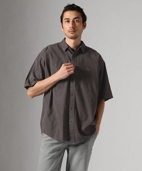 BAYFLOW（ベイフロー）の「ワンポイントレギュラーカラーシャツ（シャツ/ブラウス・メンズ・その他1/ピンク/チャコール・MEDIUM/LARGE）」の2枚目の写真