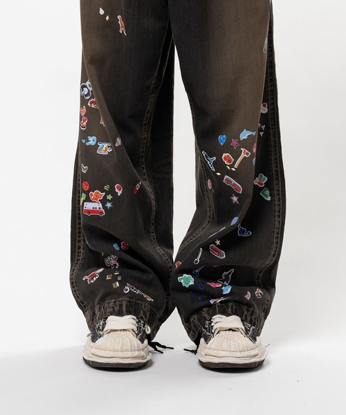 Maison MIHARA YASUHIRO(メゾンミハラヤスヒロ)の「【MIHARAYASUHIRO/ミハラヤスヒロ】BAKER JEANS w STICKER(デニムパンツ・メンズ・ブラック/インディゴブルー・46/44/48)」の14枚目の写真