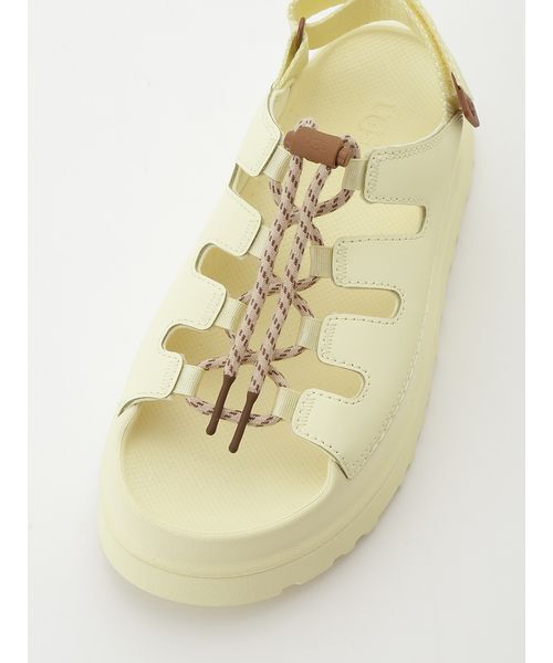 UGG（アグ）の「【UGG for emmi】GOLDENGLOW TOGGLE（サンダル・レディース・イエロー・26/25/24/23/22）」の10枚目の写真