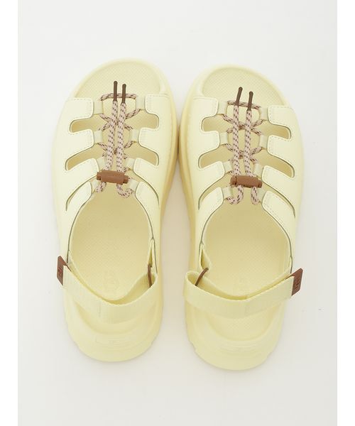 UGG（アグ）の「【UGG for emmi】GOLDENGLOW TOGGLE（サンダル・レディース・イエロー・26/25/24/23/22）」の11枚目の写真
