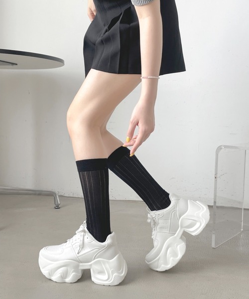 Shoes in Closet（シューズインクローゼット）の「+8.5㎝ 軽量 厚底 レースアップ デザインソールスニーカー 5878（スニーカー・レディース・ブラック/ホワイト・S/L/M/LL）」の5枚目の写真
