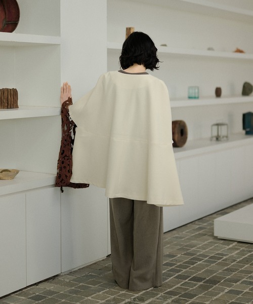 LAULEN(ローレン)の「fly front half sleeve poncho coat /比翼ハーフスリーブポンチョコート(ノーカラージャケット・レディース・グレー/ブラック/アイボリー・FREE)」の9枚目の写真