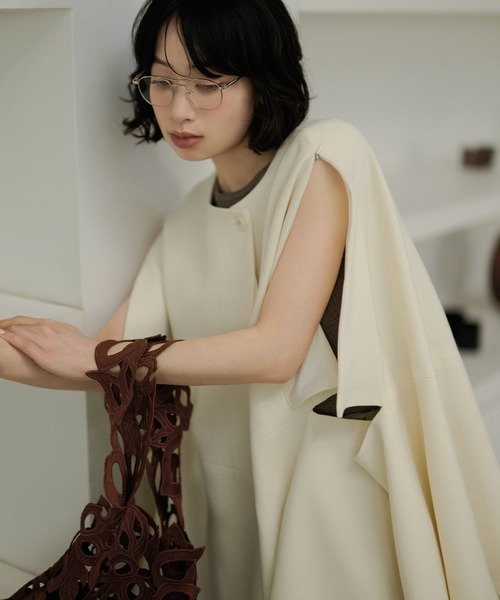 LAULEN(ローレン)の「fly front half sleeve poncho coat /比翼ハーフスリーブポンチョコート(ノーカラージャケット・レディース・グレー/ブラック/アイボリー・FREE)」の5枚目の写真