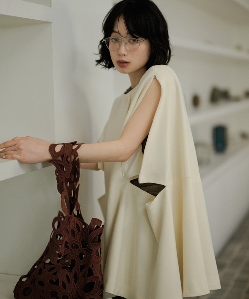 LAULEN(ローレン)の「fly front half sleeve poncho coat /比翼ハーフスリーブポンチョコート(ノーカラージャケット・レディース・グレー/ブラック/アイボリー・FREE)」の6枚目の写真