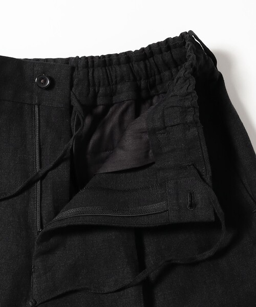 BEAMS F(ビームスエフ)の「リネン 1プリーツ ワイド イージーパンツ(その他パンツ・メンズ・ネイビー/ブラック・S/M/L/XL)」の4枚目の写真