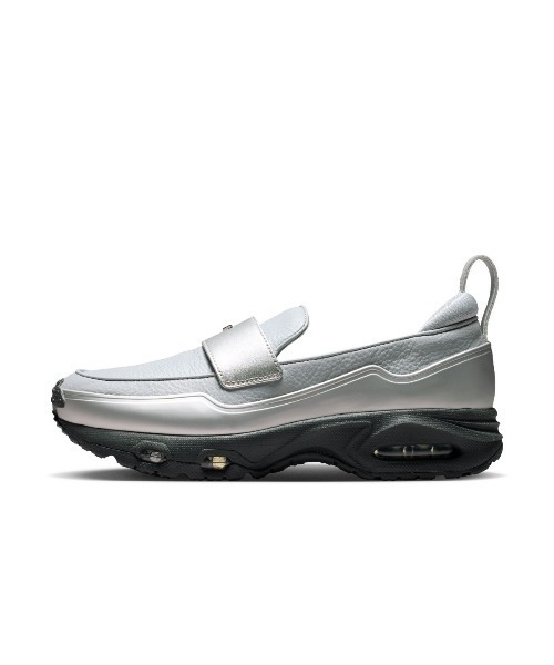 NIKE(ナイキ)の「NIKE Air Max Phenomena(ナイキ エア マックス フェノメナ)(スニーカー・レディース・シルバー系・23cm/23.5cm/24cm/24.5cm/25cm)」の2枚目の写真