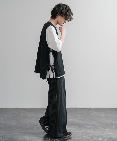 Audience(オーディエンス)の「Upscape Audience 日本製/国産Reflax TECH リネンライクキャンバス キーネックプルオーバーエプロンベスト AUD7394(ベスト・メンズ・モカ/グレイッシュベージュ/ブラック・L/M)」の8枚目の写真