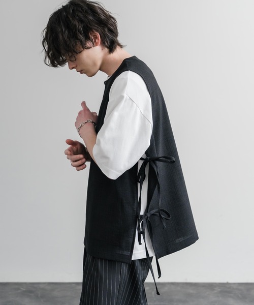 Audience(オーディエンス)の「Upscape Audience 日本製/国産Reflax TECH リネンライクキャンバス キーネックプルオーバーエプロンベスト AUD7394(ベスト・メンズ・モカ/グレイッシュベージュ/ブラック・L/M)」の9枚目の写真