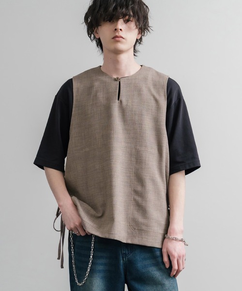 Audience(オーディエンス)の「Upscape Audience 日本製/国産Reflax TECH リネンライクキャンバス キーネックプルオーバーエプロンベスト AUD7394(ベスト・メンズ・モカ/グレイッシュベージュ/ブラック・L/M)」の10枚目の写真