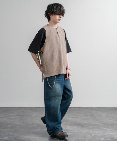 Audience(オーディエンス)の「Upscape Audience 日本製/国産Reflax TECH リネンライクキャンバス キーネックプルオーバーエプロンベスト AUD7394(ベスト・メンズ・モカ/グレイッシュベージュ/ブラック・L/M)」の12枚目の写真