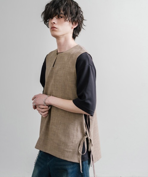 Audience(オーディエンス)の「Upscape Audience 日本製/国産Reflax TECH リネンライクキャンバス キーネックプルオーバーエプロンベスト AUD7394(ベスト・メンズ・モカ/グレイッシュベージュ/ブラック・L/M)」の15枚目の写真