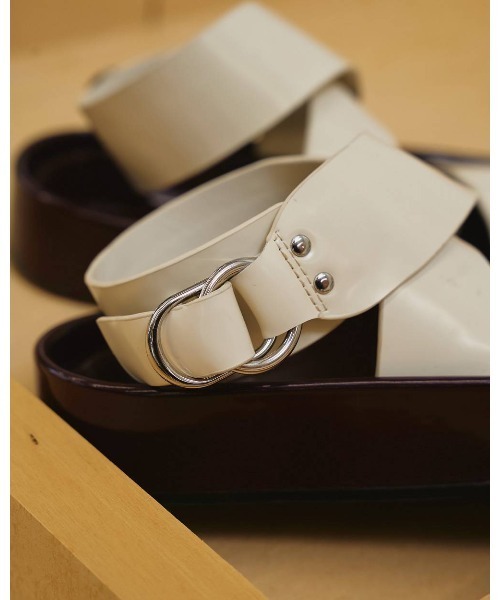 TODAYFUL(トゥデイフル)の「TODAYFUL Chunky Belt Sandals(その他シューズ・レディース・オフホワイト・37)」の2枚目の写真