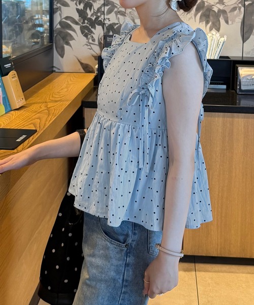 junoah(ジュノア)の「ワッシャードットフリルトップス(シャツ/ブラウス・レディース・ホワイト/ブルー/ブラック・MEDIUM/SMALL/LARGE)」の6枚目の写真