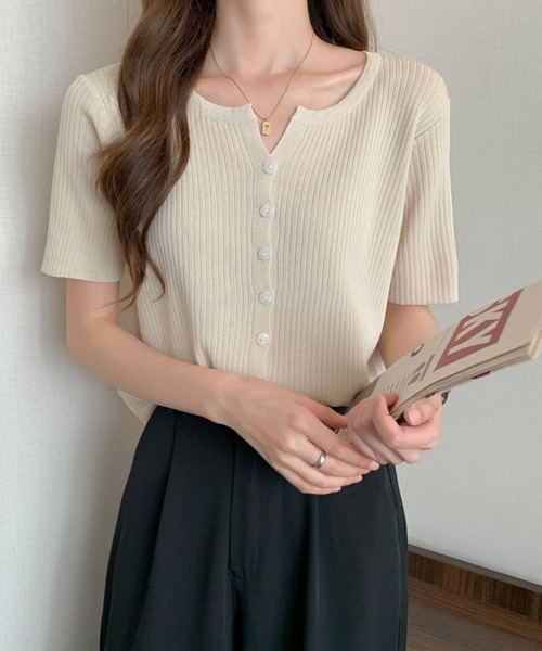 mielu(ミエル)の「フロントボタンVネック半袖リブニット(ニット/セーター・レディース・ブルー/ピンク/ホワイト/パープル/ベージュ/イエロー/ブラック・FREE)」の17枚目の写真
