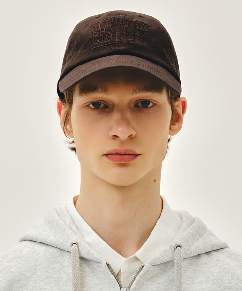 MARITHE + FRANCOIS GIRBAUD(マリテフランソワジルボー)の「CLASSIC LOGO COVERED CAP(キャップ・レディース・パープル/ネイビー/グリーン/レッド/ダークブラウン/アイボリー/ブルー/ブラック×ブラック・フリー)」の3枚目の写真