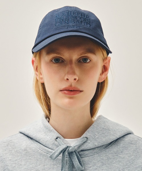 MARITHE + FRANCOIS GIRBAUD(マリテフランソワジルボー)の「CLASSIC LOGO COVERED CAP(キャップ・レディース・パープル/ネイビー/グリーン/レッド/ダークブラウン/アイボリー/ブルー/ブラック×ブラック・フリー)」の5枚目の写真