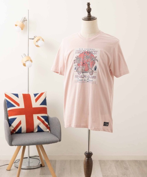 Ben Sherman(ベンシャーマン)の「ホリデーポスターTシャツ(Tシャツ/カットソー・メンズ・ベビーピンク・MEDIUM)」の2枚目の写真