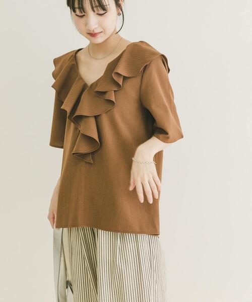 ITEMS URBANRESEARCH（アイテムズ アーバンリサーチ）の「フリルカラーブラウス（シャツ/ブラウス・レディース・ブラック/ライトグレー/ブラウン・FREE）」の3枚目の写真