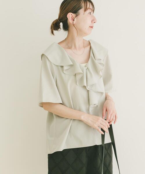 ITEMS URBANRESEARCH（アイテムズ アーバンリサーチ）の「フリルカラーブラウス（シャツ/ブラウス・レディース・ブラック/ライトグレー/ブラウン・FREE）」の2枚目の写真