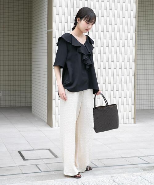 ITEMS URBANRESEARCH（アイテムズ アーバンリサーチ）の「フリルカラーブラウス（シャツ/ブラウス・レディース・ブラック/ライトグレー/ブラウン・FREE）」の8枚目の写真