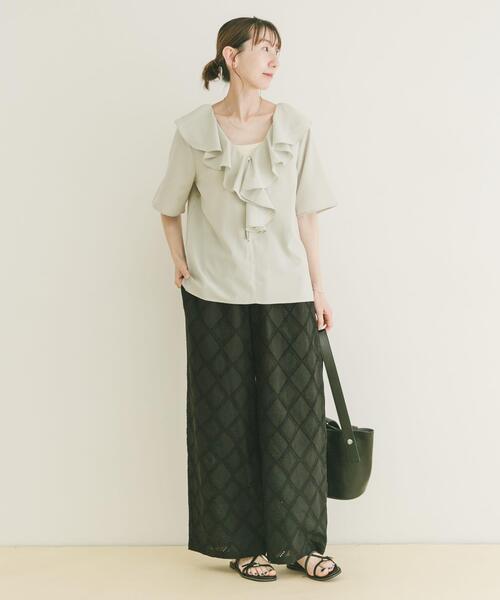ITEMS URBANRESEARCH（アイテムズ アーバンリサーチ）の「フリルカラーブラウス（シャツ/ブラウス・レディース・ブラック/ライトグレー/ブラウン・FREE）」の14枚目の写真