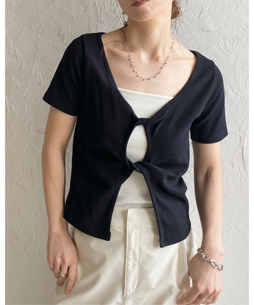 She's Closet(シーズクローゼット)の「フロントオープン クロス ツイストデザイン 半袖 リブTシャツ(Tシャツ/カットソー・レディース・ホワイト/グレー/ブラック・FREE)」の6枚目の写真