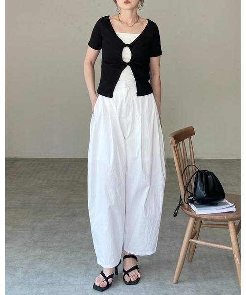 She's Closet(シーズクローゼット)の「フロントオープン クロス ツイストデザイン 半袖 リブTシャツ(Tシャツ/カットソー・レディース・ホワイト/グレー/ブラック・FREE)」の11枚目の写真