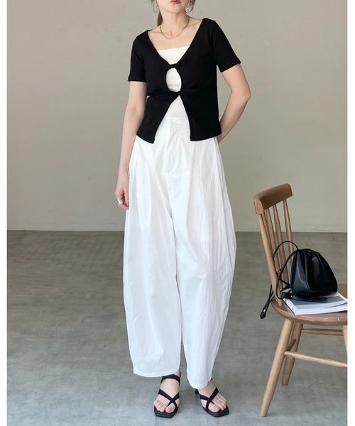 She's Closet(シーズクローゼット)の「フロントオープン クロス ツイストデザイン 半袖 リブTシャツ(Tシャツ/カットソー・レディース・ホワイト/グレー/ブラック・FREE)」の22枚目の写真