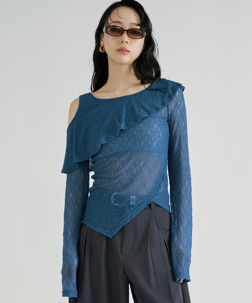 Ezick（エジック）の「Flower cutout lace tops/アシメフリルカットアウトトップス（Tシャツ/カットソー・レディース・ブルー/ブラック・FREE）」の5枚目の写真