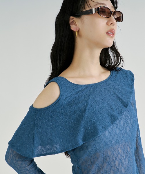 Ezick（エジック）の「Flower cutout lace tops/アシメフリルカットアウトトップス（Tシャツ/カットソー・レディース・ブルー/ブラック・FREE）」の3枚目の写真