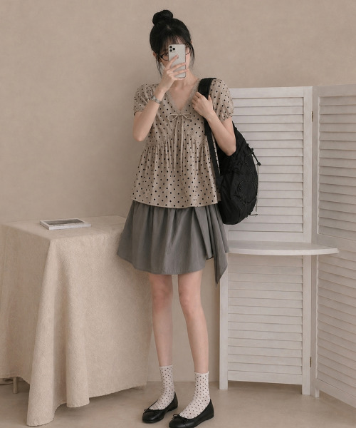 VIVID LADY(ビビッドレディー)の「レースVネック リボン ドットペプラムブラウス(シャツ/ブラウス・レディース・クリーム/ベージュ/ホワイト・FREE)」の19枚目の写真