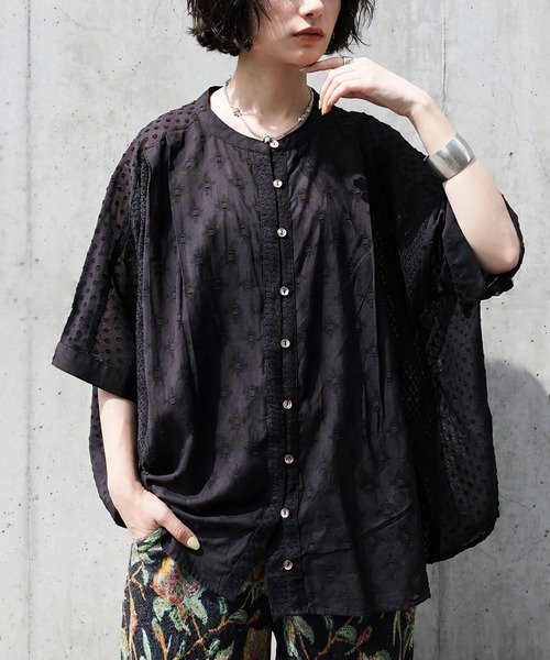 antiqua(アンティカ)の「コットン100 ドビー織り ブラウス(シャツ/ブラウス・レディース・ホワイト/ブラック・ONESIZE)」の1枚目の写真