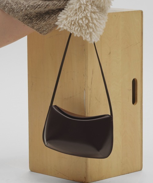 TODAYFUL（トゥデイフル）の「Sleek Leather Bag（ハンドバッグ・レディース・ブラック/ダークブラウン・FREE）」の16枚目の写真
