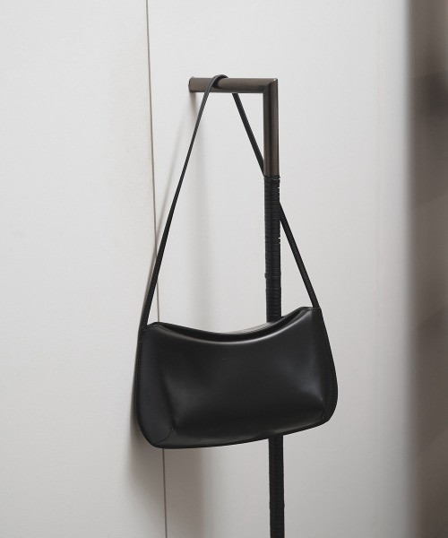 TODAYFUL（トゥデイフル）の「Sleek Leather Bag（ハンドバッグ・レディース・ブラック/ダークブラウン・FREE）」の17枚目の写真