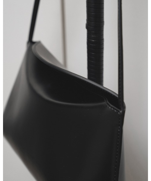 TODAYFUL（トゥデイフル）の「Sleek Leather Bag（ハンドバッグ・レディース・ブラック/ダークブラウン・FREE）」の20枚目の写真