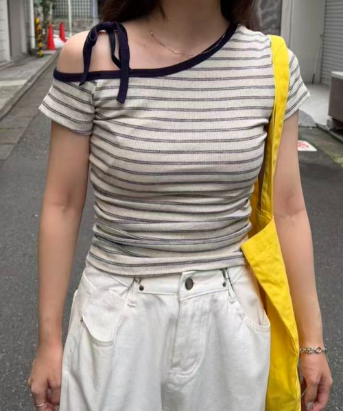 mebole(メボレ)の「ボーダー肩リボンオフショルトップス(Tシャツ/カットソー・レディース・パープル/アイボリー・FREE)」の4枚目の写真