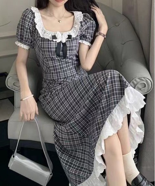 &soiree(アンドソワレ)の「スクエアネックレースチェック柄タイトワンピース(ワンピース・レディース・ブラック・X-LARGE/LARGE/MEDIUM/SMALL)」の2枚目の写真