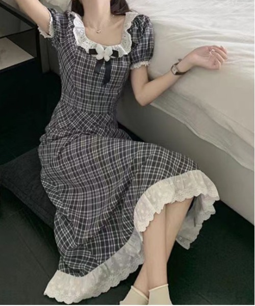 &soiree(アンドソワレ)の「スクエアネックレースチェック柄タイトワンピース(ワンピース・レディース・ブラック・X-LARGE/LARGE/MEDIUM/SMALL)」の3枚目の写真