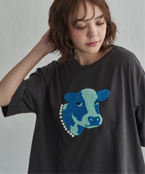 notch.(ノッチ)の「パールネックレス ウシ サガラ刺繍Tシャツ(Tシャツ/カットソー・レディース・チャコール/杢グレー・M)」の1枚目の写真