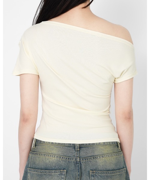 YOOU(ユー)の「ONE SHOULDER TEE(Tシャツ/カットソー・レディース・ホワイト/ブラック・FREE)」の12枚目の写真