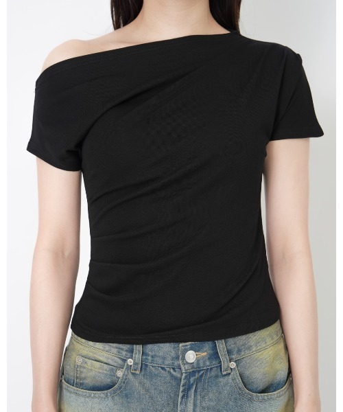 YOOU(ユー)の「ONE SHOULDER TEE(Tシャツ/カットソー・レディース・ホワイト/ブラック・FREE)」の4枚目の写真