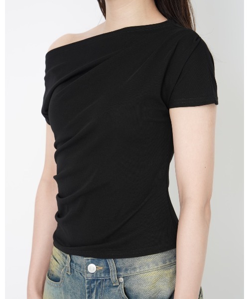 YOOU(ユー)の「ONE SHOULDER TEE(Tシャツ/カットソー・レディース・ホワイト/ブラック・FREE)」の5枚目の写真