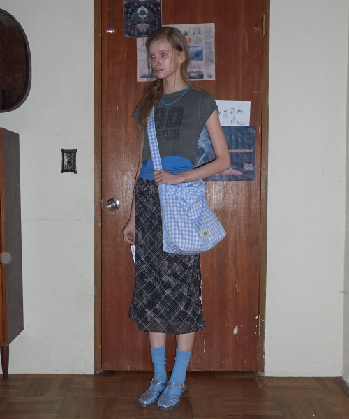 MAISON CREME（メゾンクレム）の「Check frill reversible bag _ Gingham babyblue（メッセンジャーバッグ・レディース・その他・FREE）」の4枚目の写真